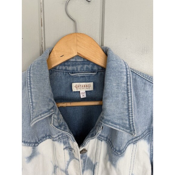 Shyanne Cropped Fray Denim Jacket M Medium Button Front Pockets Collar - Picture 2 of 5